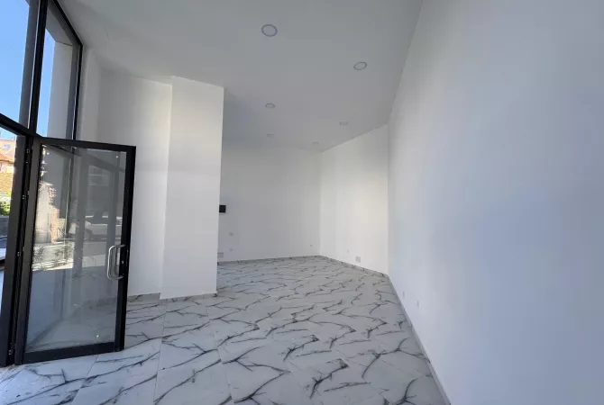 ambjent komercial me qira ne vasil shanto