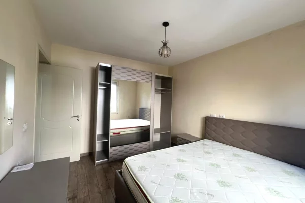 Shtepi me qera Apartament ne Tirane, 2+1, Mobilimi E mobiluar, Pagesa 600  Euro.