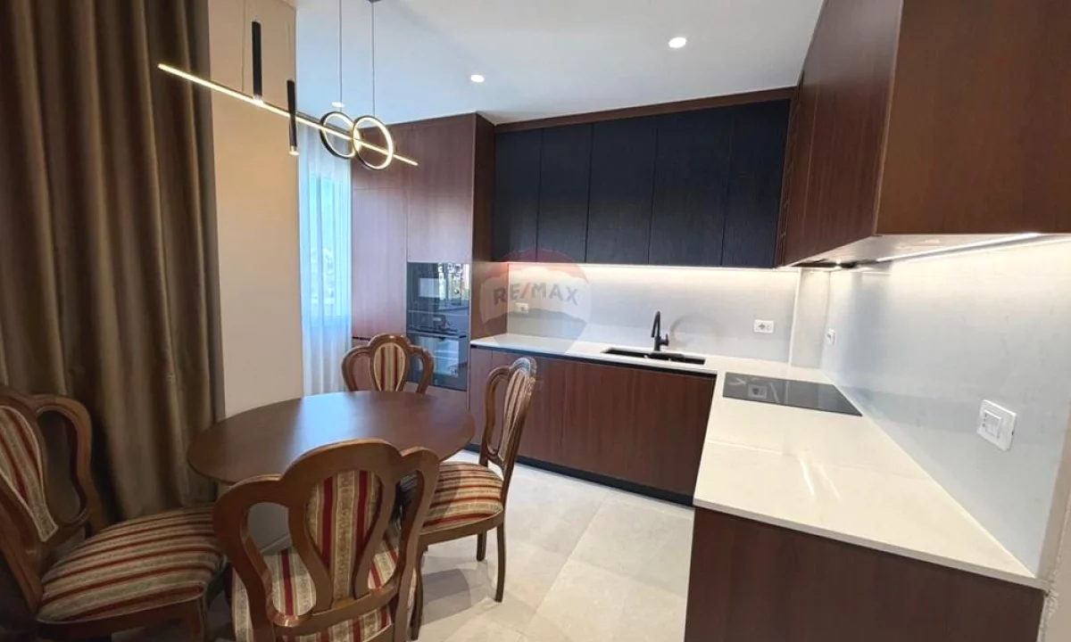 Shtepi me qera Apartament ne Tirane, 2+1, Mobilimi E mobiluar, Pagesa 1,000  Euro.