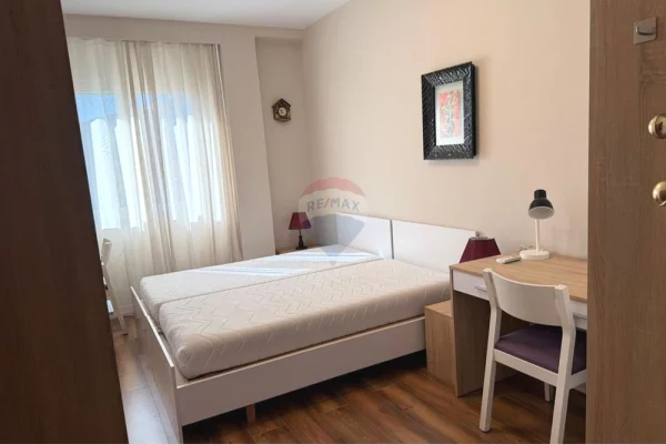 Shtepi me qera Apartament ne Tirane, 2+1, Mobilimi E mobiluar, Pagesa 1,000  Euro.
