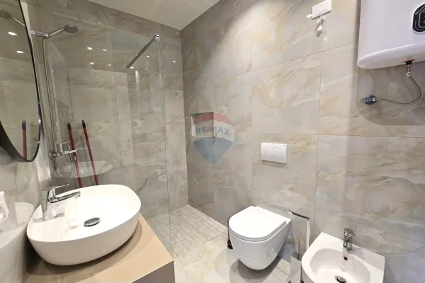 Shtepi me qera Apartament ne Tirane, 2+1, Mobilimi Bosh, pa mobiluar, Pagesa 1,400  Euro.