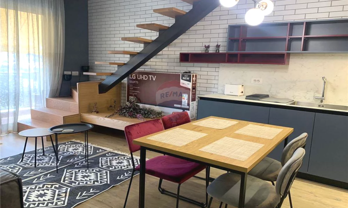 Shtepi me qera Duplex(shtepi me 2 kate) ne Tirane, 1+1, Mobilimi E mobiluar, Pagesa 900  Euro.