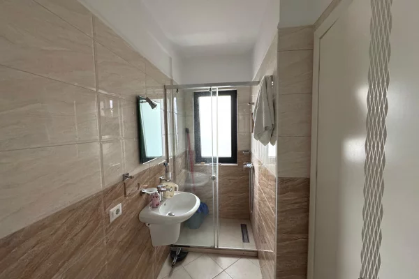 Shtepi me qera Apartament ne Tirane, 1+1, Mobilimi E mobiluar, Pagesa 600  Euro.