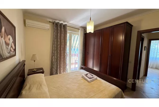 Shtepi me qera Apartament ne Tirane, 3+1, Mobilimi E mobiluar, Pagesa 1,050  Euro.