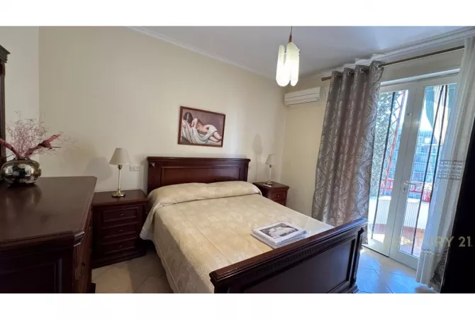 Shtepi me qera Apartament ne Tirane, 3+1, Mobilimi E mobiluar, Pagesa 1,050  Euro.