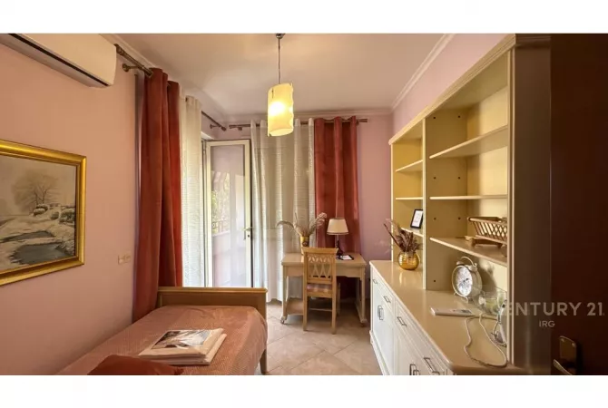 Shtepi me qera Apartament ne Tirane, 3+1, Mobilimi E mobiluar, Pagesa 1,050  Euro.