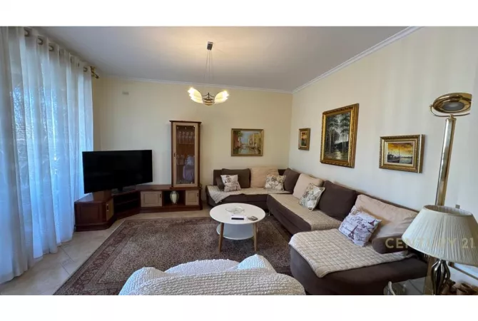 Shtepi me qera Apartament ne Tirane, 3+1, Mobilimi E mobiluar, Pagesa 1,050  Euro.