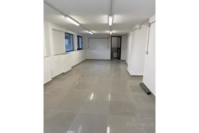 ME QIRA NJESI KOMERCIALE PRANE BULEVARDIT ZOGU I PARE    bosko106441