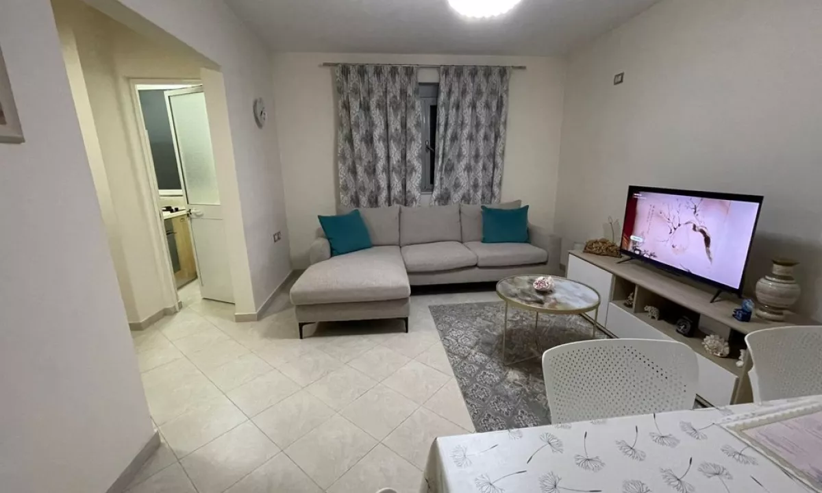 Shtepi ne shitje Apartament ne Tirane, 1+1, Mobilimi E mobiluar, Pagesa 84,000  Euro.