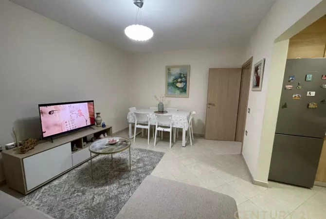 Shtepi ne shitje Apartament ne Tirane, 1+1, Mobilimi E mobiluar, Pagesa 84,000  Euro.