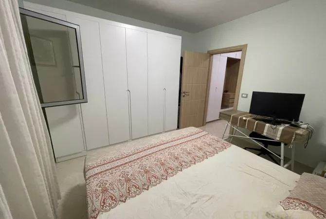 Shtepi ne shitje Apartament ne Tirane, 1+1, Mobilimi E mobiluar, Pagesa 84,000  Euro.
