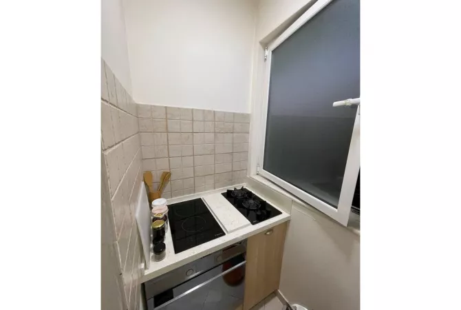 Shtepi ne shitje Apartament ne Tirane, 1+1, Mobilimi E mobiluar, Pagesa 84,000  Euro.