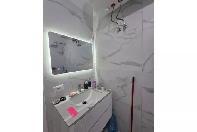 Shtepi ne shitje Apartament ne Tirane, 2+1, Mobilimi E mobiluar, Pagesa 150,000  Euro.