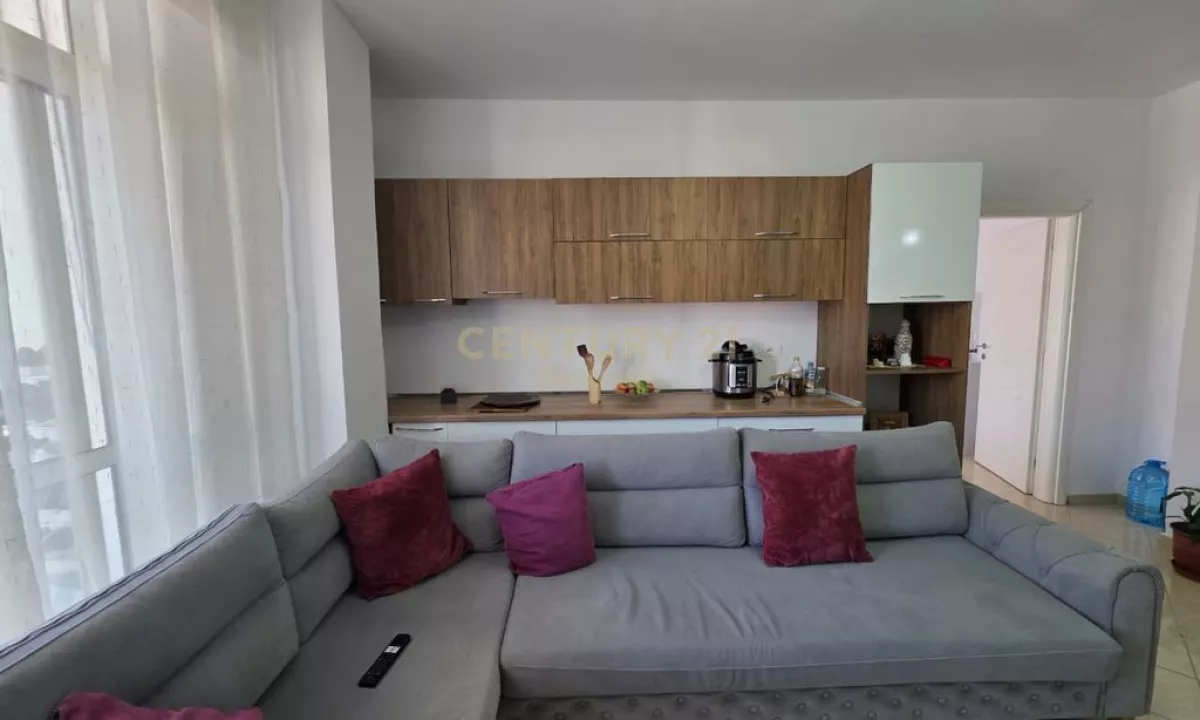 Shtepi ne shitje Apartament ne Tirane, 2+1, Mobilimi E mobiluar, Pagesa 150,000  Euro.