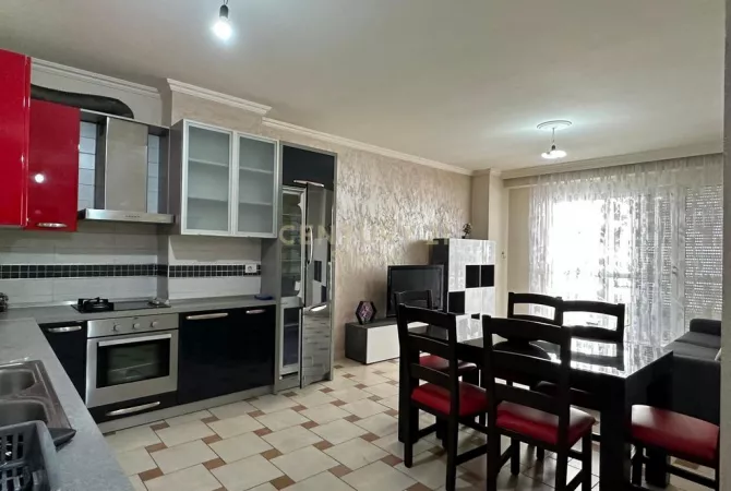 Shtepi ne shitje Apartament ne Tirane, 2+1, Mobilimi E mobiluar, Pagesa 147,000  Euro.