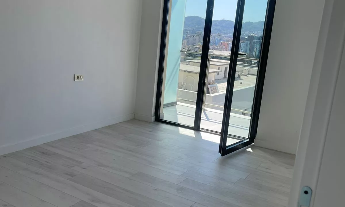 Qera, Ambient per zyra Mine Peza  