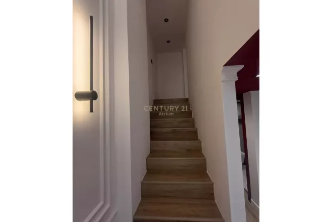 AMBIENT KOMERCIAL PER QIRA, KAT PERDHE PRANE SHKOLLES ALI DEMI!   Atrium124007