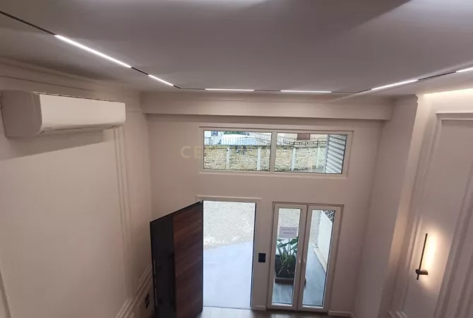 AMBIENT KOMERCIAL PER QIRA, KAT PERDHE PRANE SHKOLLES ALI DEMI!   Atrium124007