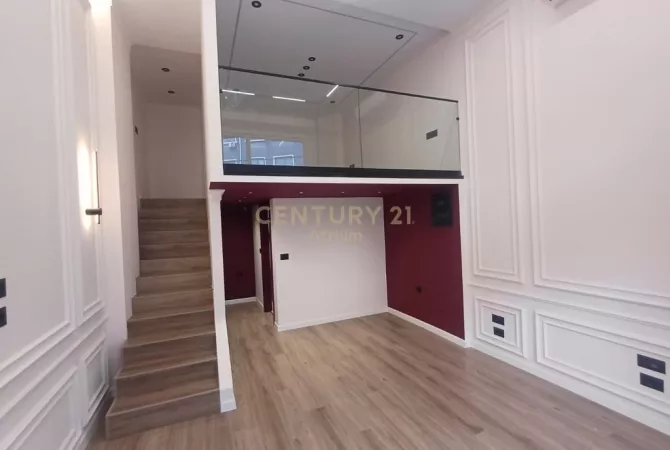 AMBIENT KOMERCIAL PER QIRA, KAT PERDHE PRANE SHKOLLES ALI DEMI!   Atrium124007