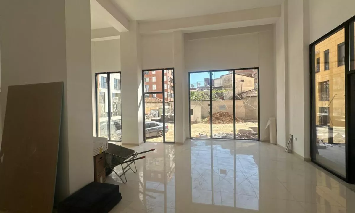Jepet me Qira Ambient Komercial, Rruga Hoxha Tahsim     smart124132