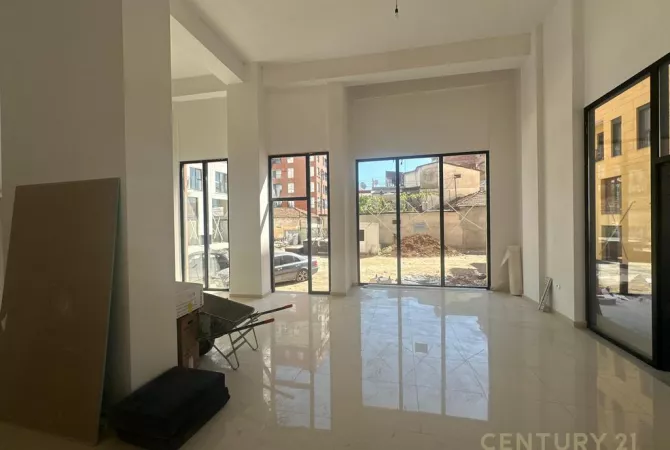 Business Property for Rent 1+1 in Tirana - 2,000 Euro