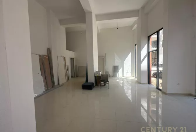 Business Property for Rent 1+1 in Tirana - 2,000 Euro