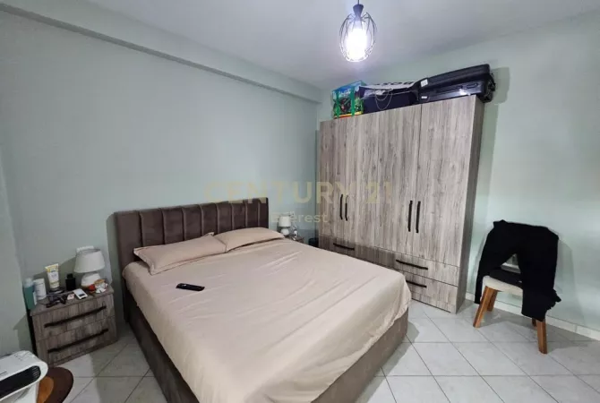 Shtepi ne shitje Apartament ne Tirane, 2+1, Mobilimi E mobiluar, Pagesa 160,000  Euro.
