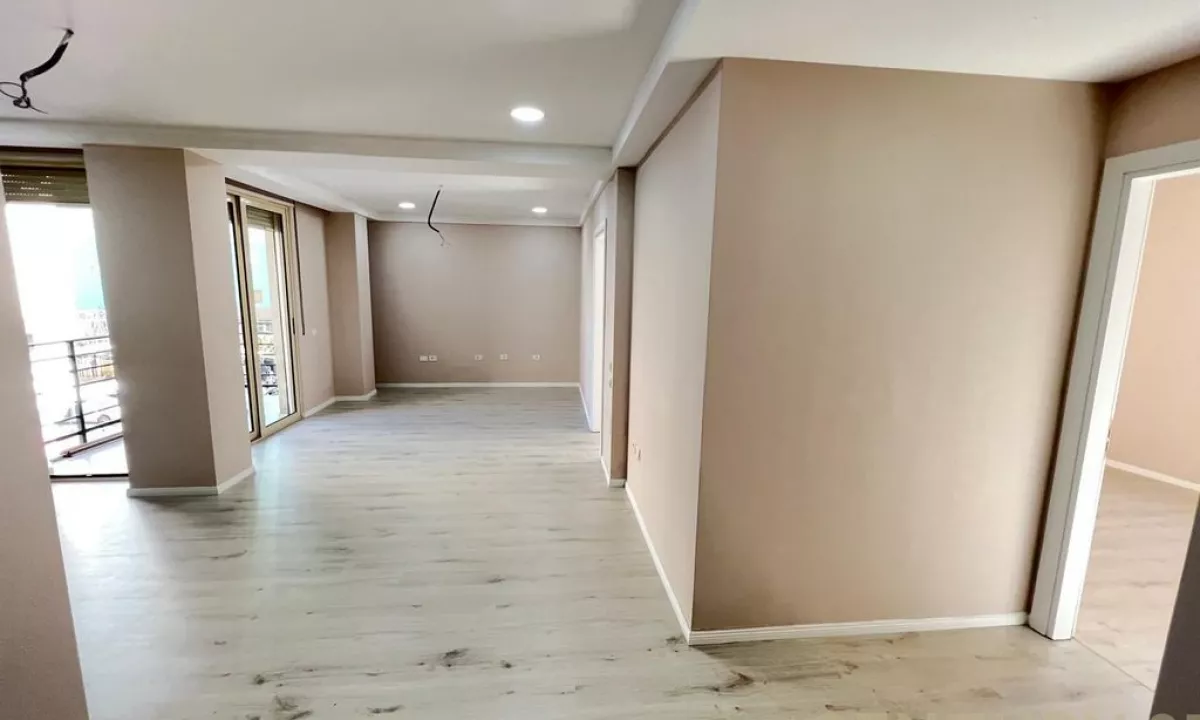 Zyre me Qira – 104 m2, perballe Qendres Kristal, Tirane             SUN124290