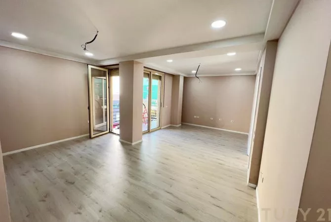 Business Property for Rent 3+1 in Tirana - 1,000 Euro