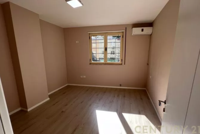 Business Property for Rent 3+1 in Tirana - 1,000 Euro