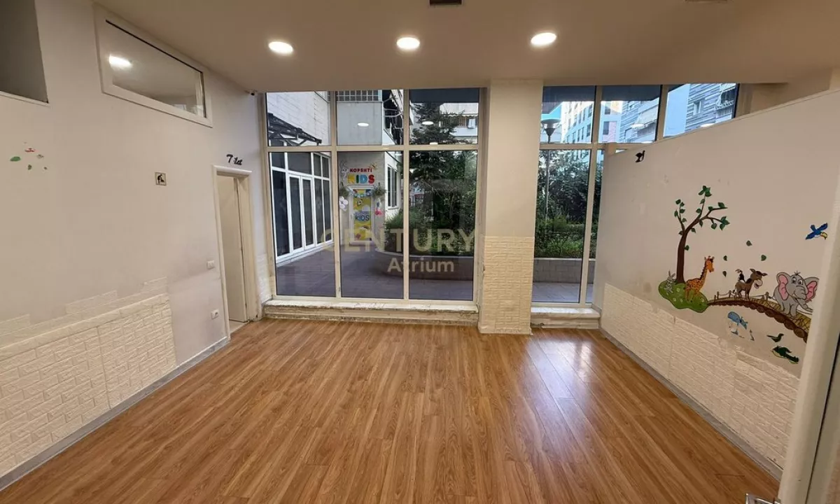 	JEPET AMBIENT KOMERCIAL KAT PERDHE TEK OXHAKU!!!    Atrium124298  