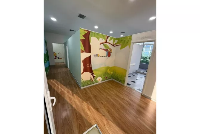 	JEPET AMBIENT KOMERCIAL KAT PERDHE TEK OXHAKU!!!    Atrium124298  