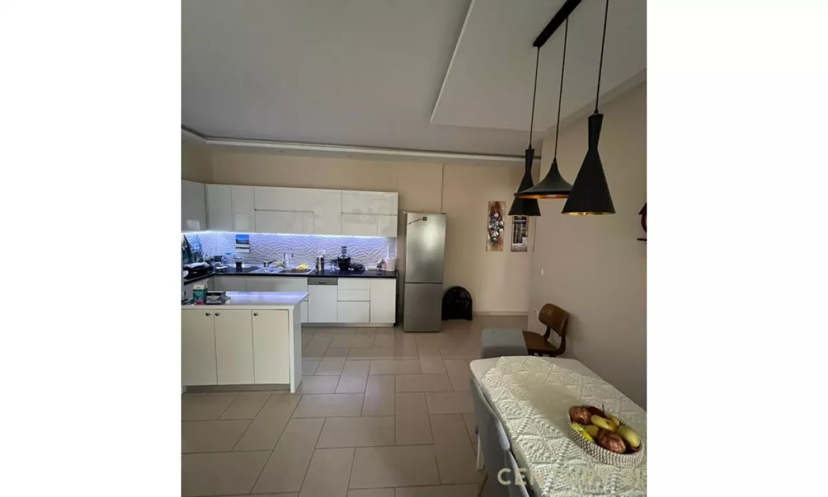 Shtepi ne shitje Apartament ne Tirane, 2+1, Mobilimi E mobiluar, Pagesa 185,000  Euro.