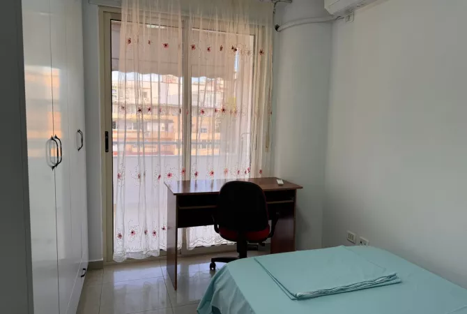 Shtepi me qera Apartament ne Tirane, 3+1, Mobilimi E mobiluar, Pagesa 700  Euro.
