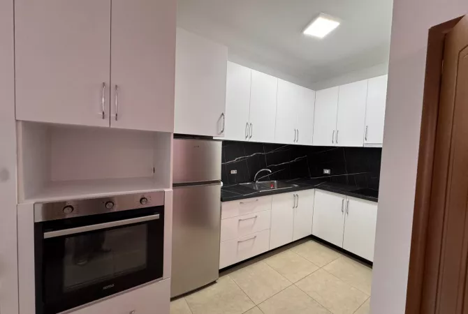 Shtepi me qera Apartament ne Tirane, 3+1, Mobilimi E mobiluar, Pagesa 700  Euro.