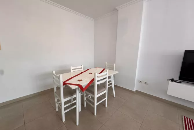 Shtepi me qera Apartament ne Tirane, 3+1, Mobilimi E mobiluar, Pagesa 700  Euro.