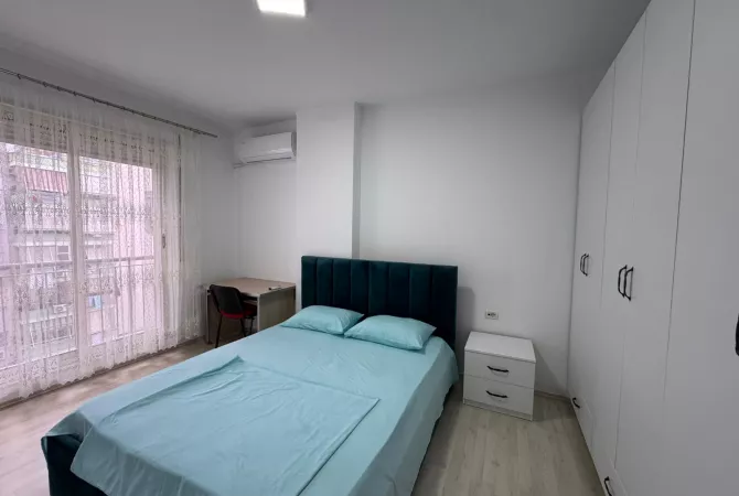 Shtepi me qera Apartament ne Tirane, 3+1, Mobilimi E mobiluar, Pagesa 700  Euro.