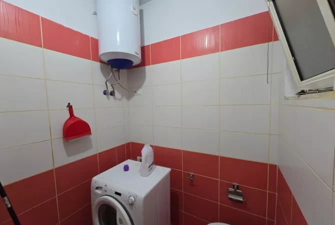 Shtepi ne shitje Apartament ne Tirane, 1+1, Mobilimi E mobiluar, Pagesa 102,000  Euro.