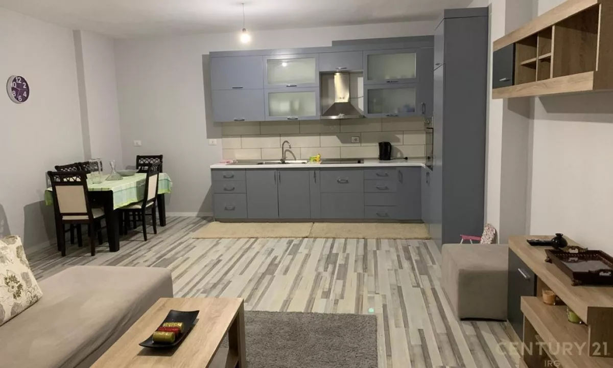 Shtepi ne shitje Apartament ne Tirane, 2+1, Mobilimi E mobiluar, Pagesa 135,000  Euro.
