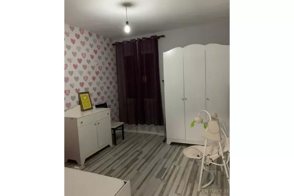 Shtepi ne shitje Apartament ne Tirane, 2+1, Mobilimi E mobiluar, Pagesa 135,000  Euro.