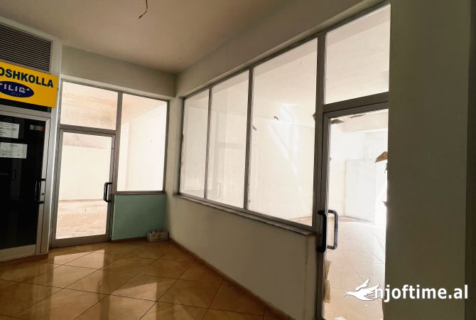 Ambiente Commerciale in Affitto 1+1 a Elbasan - 250 Euro