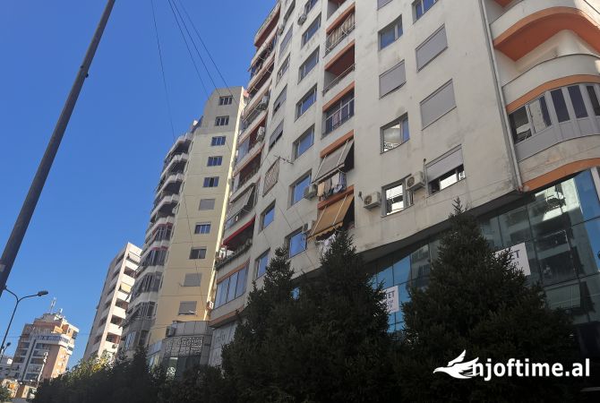Ambiente Commerciale in Affitto 1+1 a Elbasan - 250 Euro