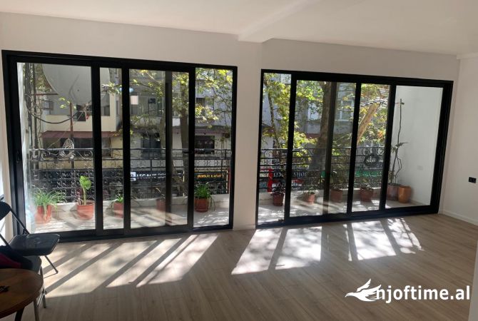 Ambiente Commerciale in Affitto 3+1 a Tirana - 1,200 Euro