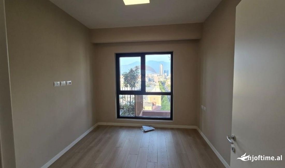 Zyre me qira tek Tirana Garden 21 Dhjetori