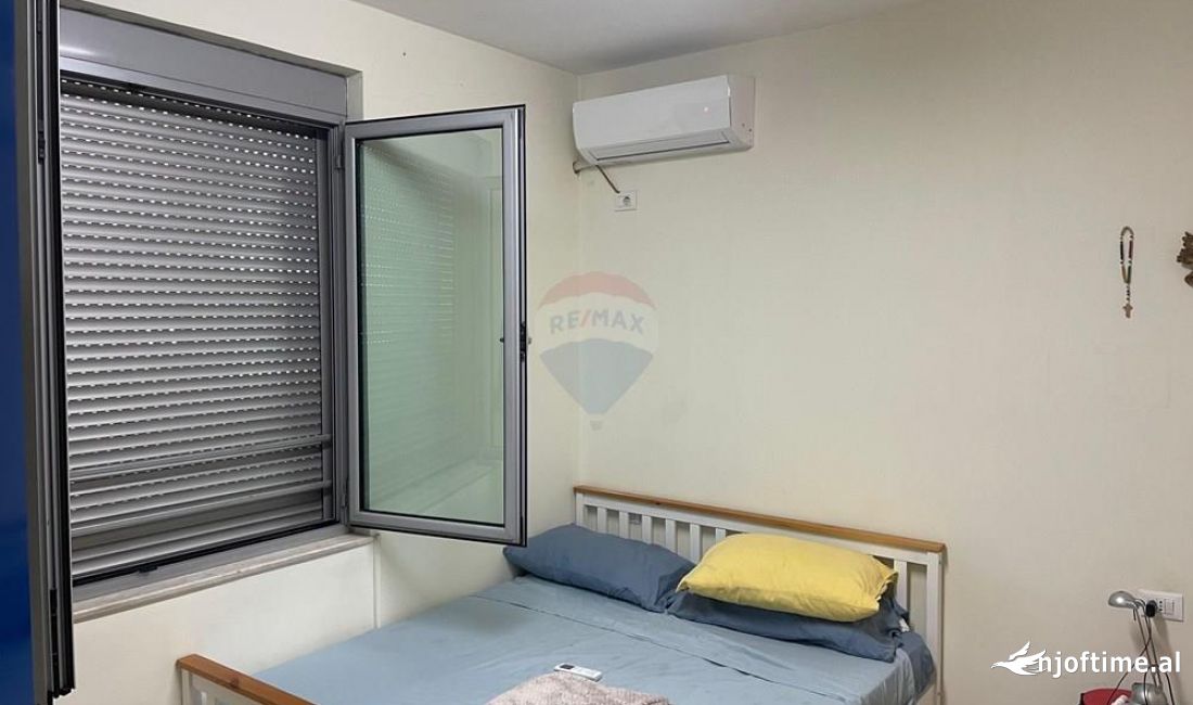 Shtepi ne shitje Apartament ne Tirane, 1+1, Mobilimi E mobiluar, Pagesa 156,000  Euro.