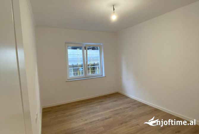 Shitet apartament 2+1 tek Zogu Zi!
