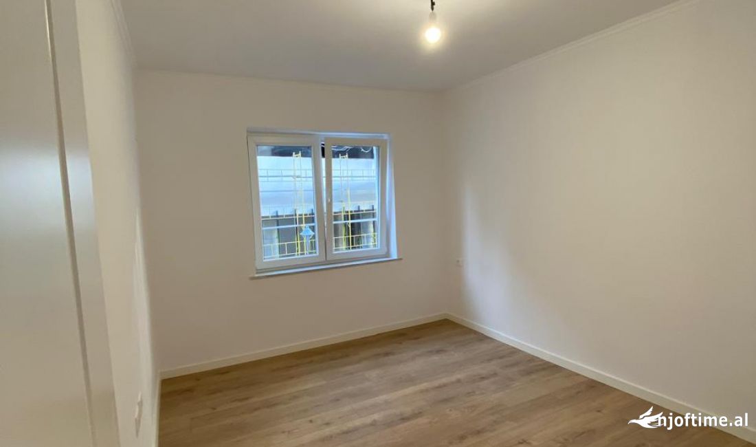 Shtepi ne shitje Apartament ne Tirane, 2+1, Mobilimi Bosh, pa mobiluar, Pagesa 210,000  Euro.