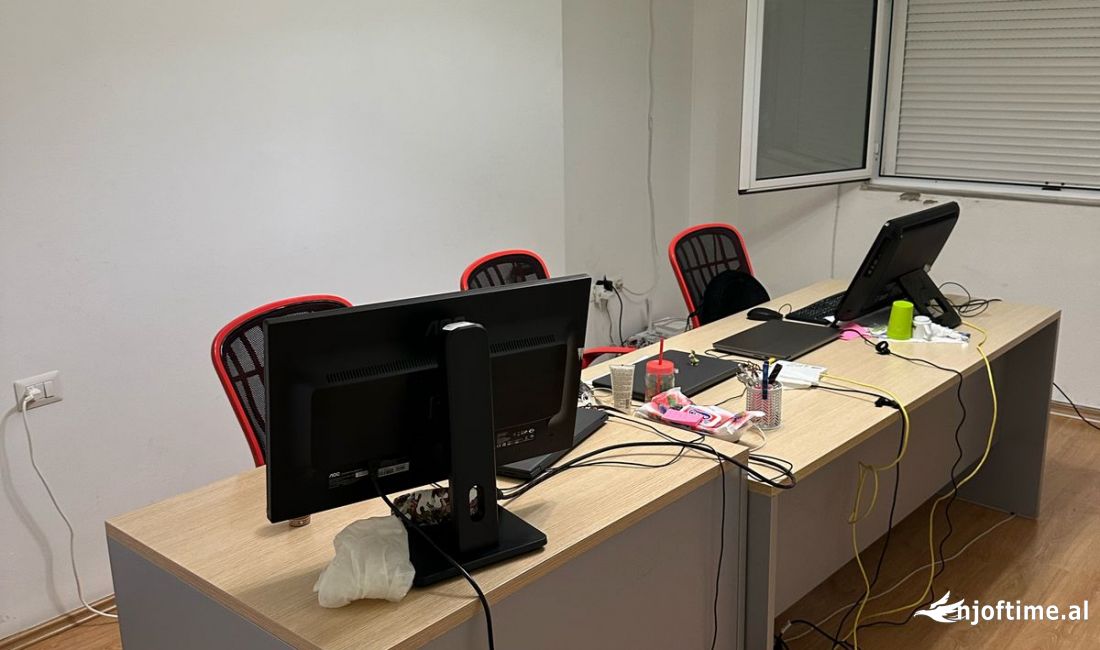 Zyre me qira tek Petro Nini!