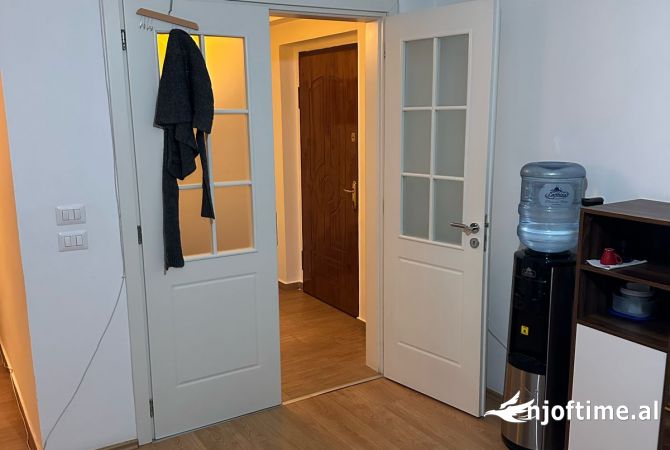 Zyre me qira tek Petro Nini!