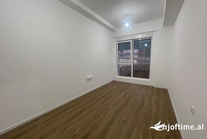 Shitet apartament 1+1 tek Oxa (Fresku)